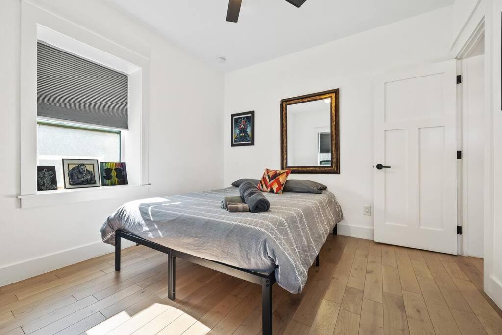 Designer Home: King Beds, Luxe Bath+Free Parking! 亚特兰大 外观 照片