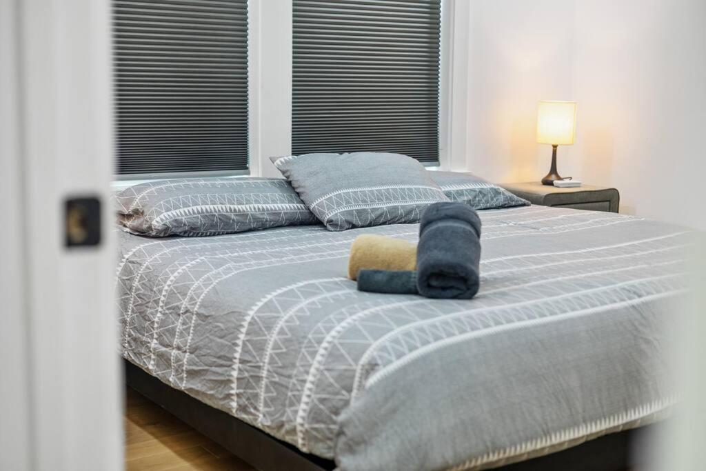 Designer Home: King Beds, Luxe Bath+Free Parking! 亚特兰大 外观 照片